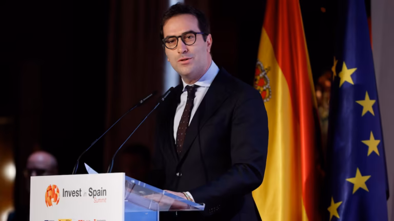 El Reialme d’Espanya i el Canadà: Teixint Noves Aliances Comercials i Estratègiques en un Escenari Global Canviant