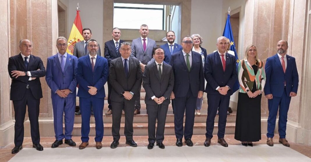 El Laberint de l’Acord de Gibraltar: Entre la Diplomàcia Secreta i la Veu del Camp El Laberint de l’Acord de Gibraltar: Entre la Diplomàcia Secreta i la Veu del Camp