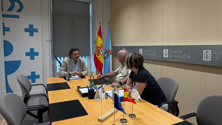 El secretari general d'Emigració destaca el paper de 'Toxos e Xestas' com a ambaixadors de la cultura gallega a Catalunya