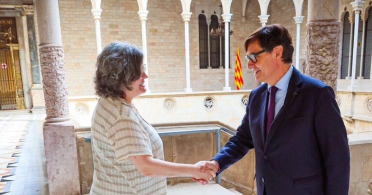 Acció Cultural del País Valencià ret homenatge a Salvador Illa després de rebre 2,6 milions d’euros en ajuts públics directes