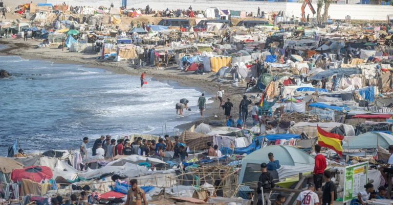 Ceuta, set setmanes després: tensió als carrers, xoc polític i por a una nova entrada massiva