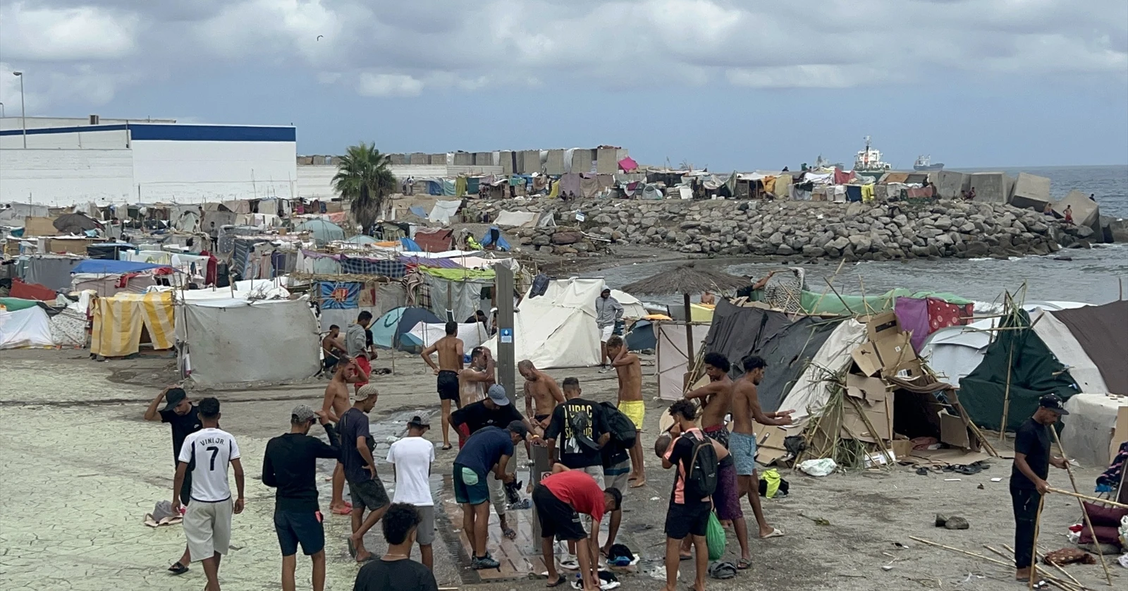 Ceuta sota Pressió: Detencions per Ocupació, Desplegament d'Allotjaments i la Complexa Gestió de la Crisi Migratòria