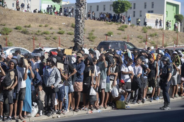 El teixit comercial de Ceuta col·lapsa: vendes a la meitat i 33 milions d'euros en pèrdues per la crisi migratòria