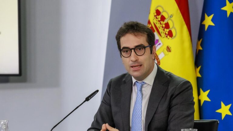 Les exportacions espanyoles als EUA sota l'ombra dels aranzels de Trump: Un examen crític de la resiliència i la…