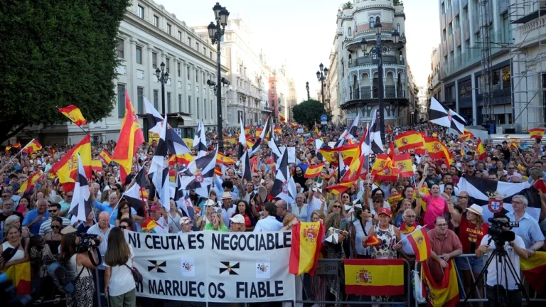 Més de 200.000 persones es concentren arreu d'Espanya sota el lema "Ceuta som tots" en una jornada històrica de solidaritat…
