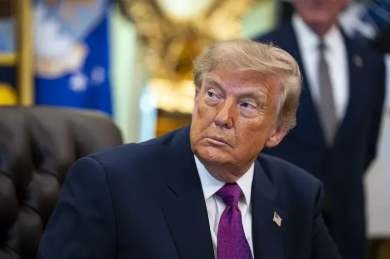 Trump amenaça de tallar el comerç amb països amb superàvit si la Fed no redueix els tipus d'interès