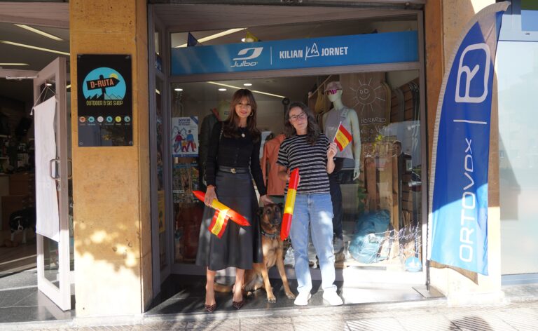 El comerç d'Oviedo s'implica a fons amb la Selecció espanyola repartint 20.000 banderins i aplaudidors